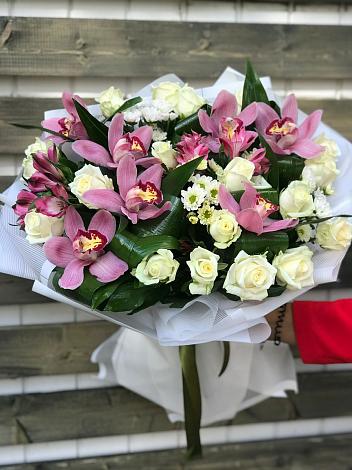 Букет цветов из: Розы и Хризантемы в Угловском