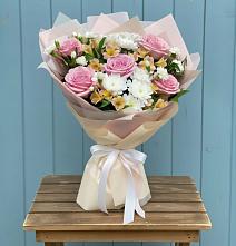 Букет цветов из:  Гвоздики, Орхидеи и Розы в Угловском