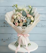 Букет цветов из:  Розы и Лизиантусы в Угловском
