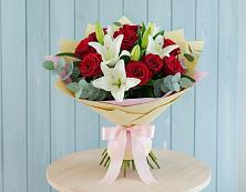 Букет цветов из:  Лилии и Розы в Угловском