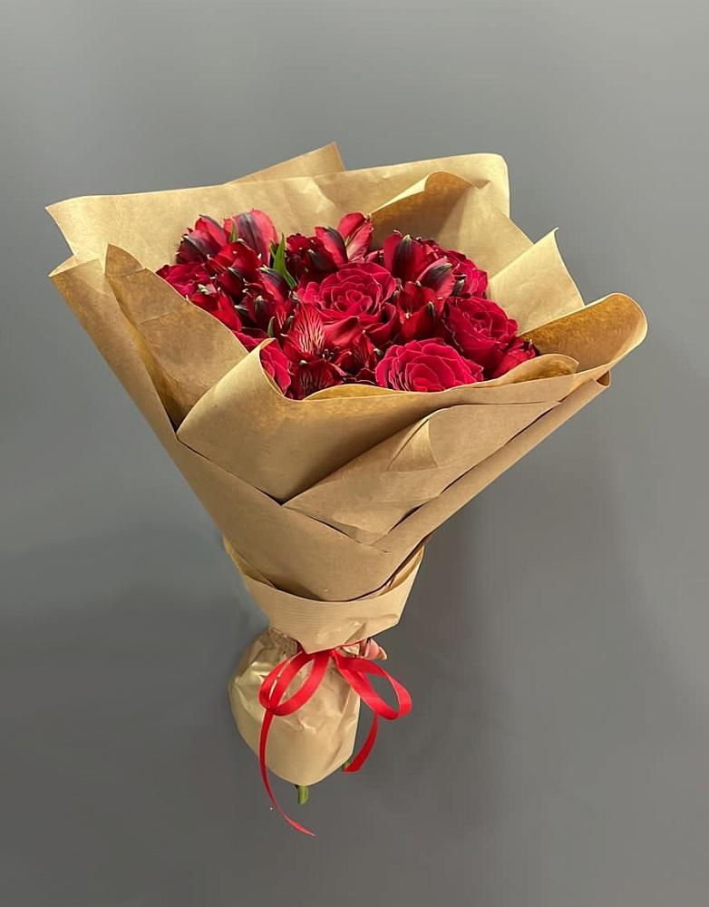 Букет цветов из: Альстромерии и Розы в Угловском