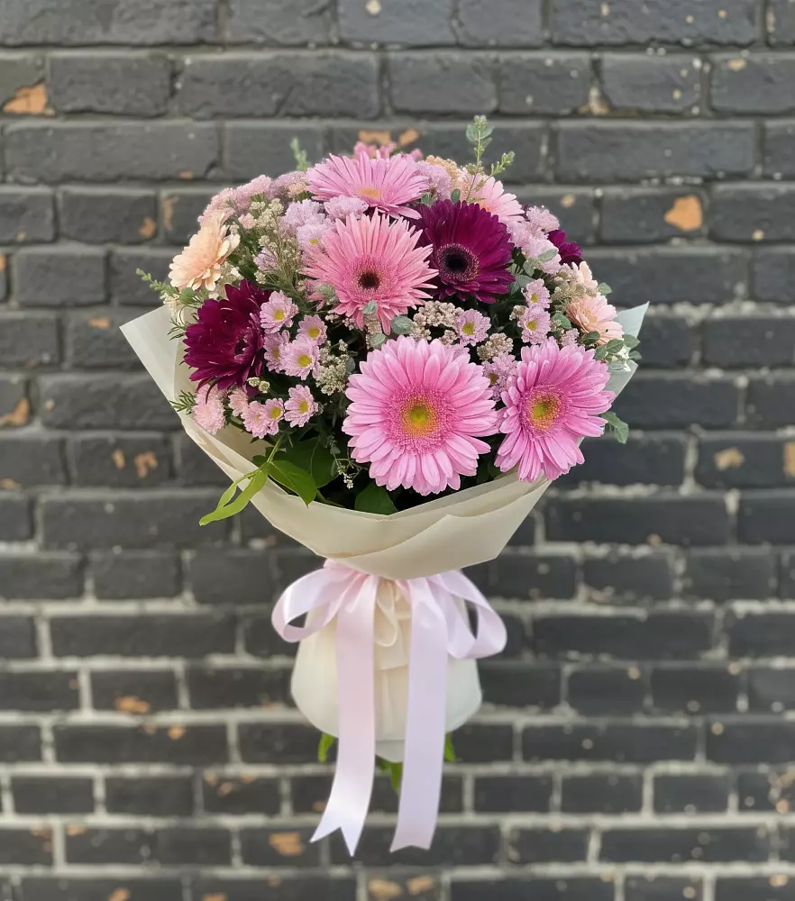 Букет цветов из: Герберы и Хризантемы в Угловском