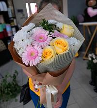 Букет цветов из:  Герберы, Розы и Хризантемы в Угловском