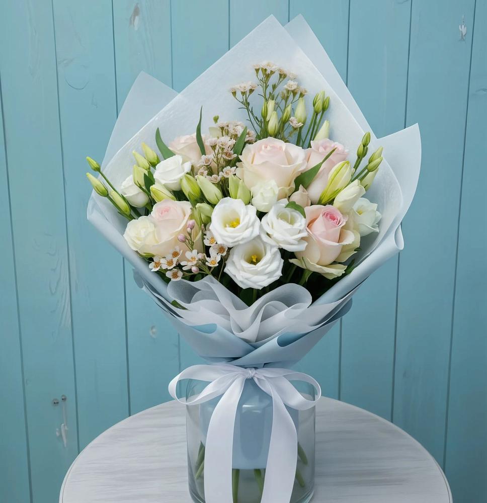 Букет цветов из: Розы и Лизиантусы в Угловском