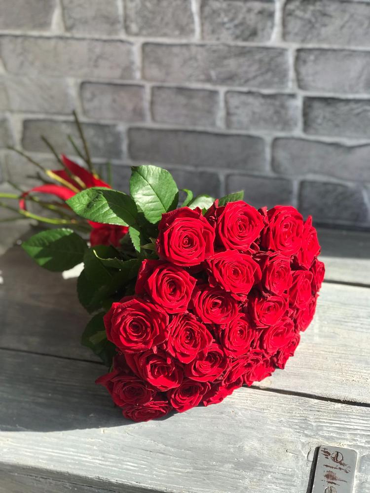 Букет Красные розы Фридом в Угловском