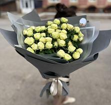 Букет Белые кустовые розы Солинеро в Угловском