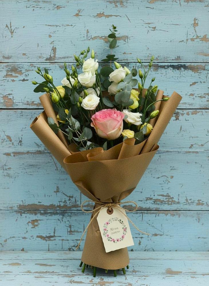 Букет цветов из: Розы и Лизиантусы в Угловском