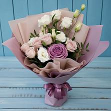 Букет цветов из:  Розы и Лизиантусы в Угловском