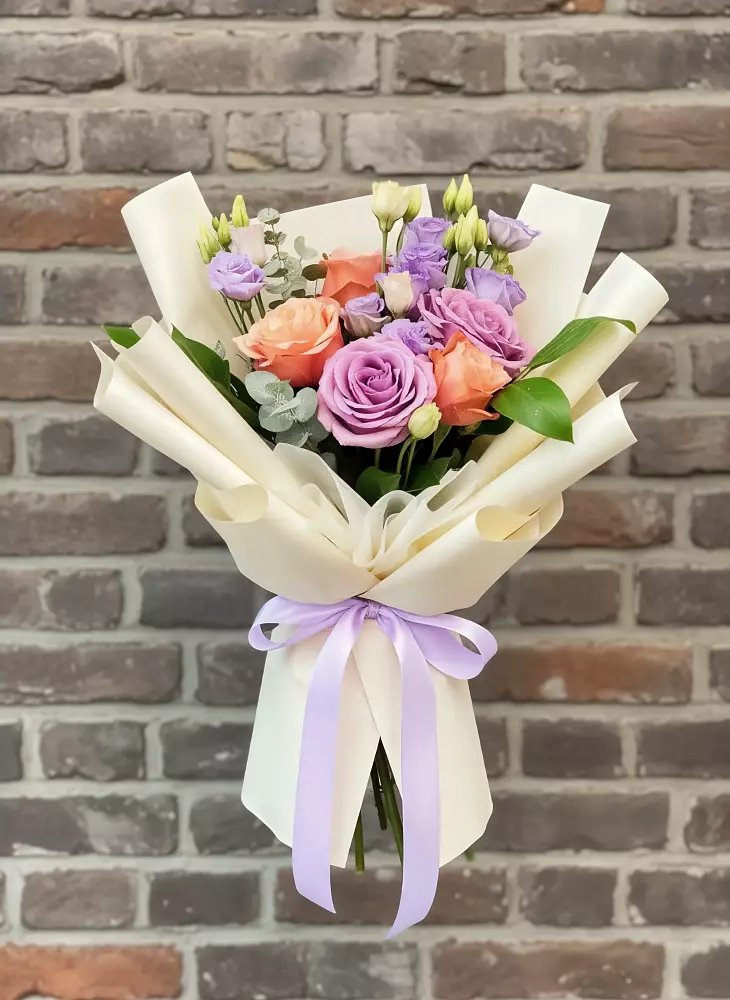 Букет цветов из: Лизиантусы и Розы в Угловском