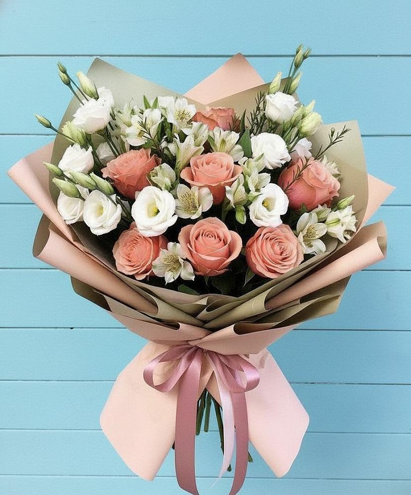 Букет цветов из: Розы, Альстромерии и Лизиантусы в Угловском