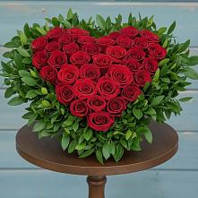 Цветочная композиция из Розы в виде сердца в Угловском