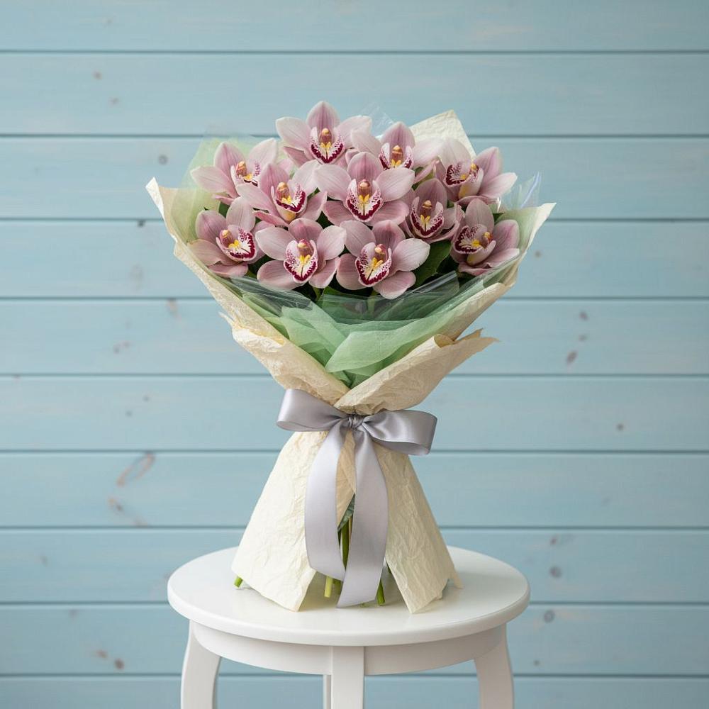 Букет цветов из: Орхидеи и Розы в Угловском