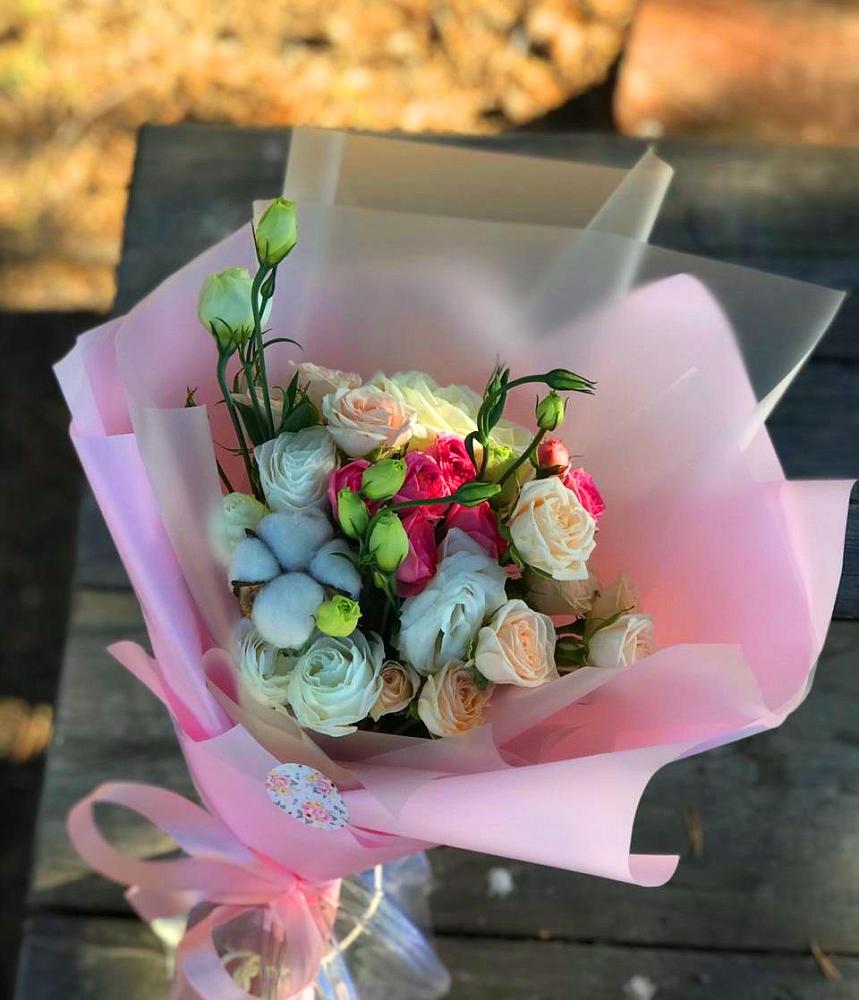 Букет цветов из: Розы и Лизиантусы в Угловском