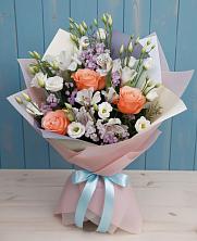 Букет цветов из:  Лизиантусы, Розы, Альстромерии и Гипсофила в Угловском