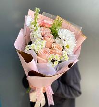 Букет цветов из:  Хризантемы и Розы в Угловском