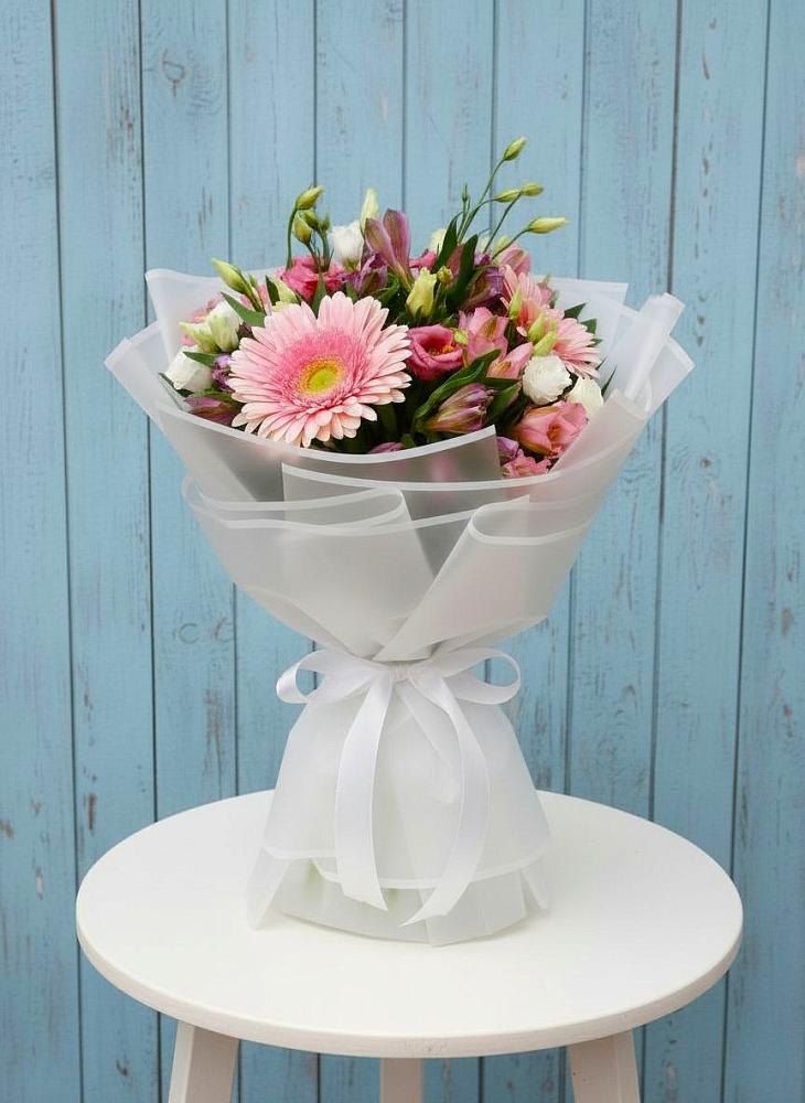 Букет цветов из: Герберы, Альстромерии и Лизиантусы в Угловском