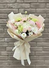 Букет цветов из:  Гвоздики, Розы, Лизиантусы и Хризантемы в Угловском