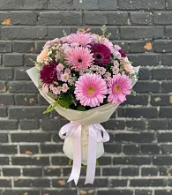 Букет цветов из:  Герберы и Хризантемы в Угловском