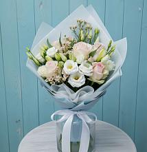 Букет цветов из:  Розы и Лизиантусы в Угловском