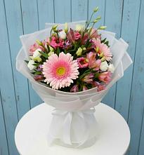 Букет цветов из:  Герберы, Альстромерии и Лизиантусы в Угловском