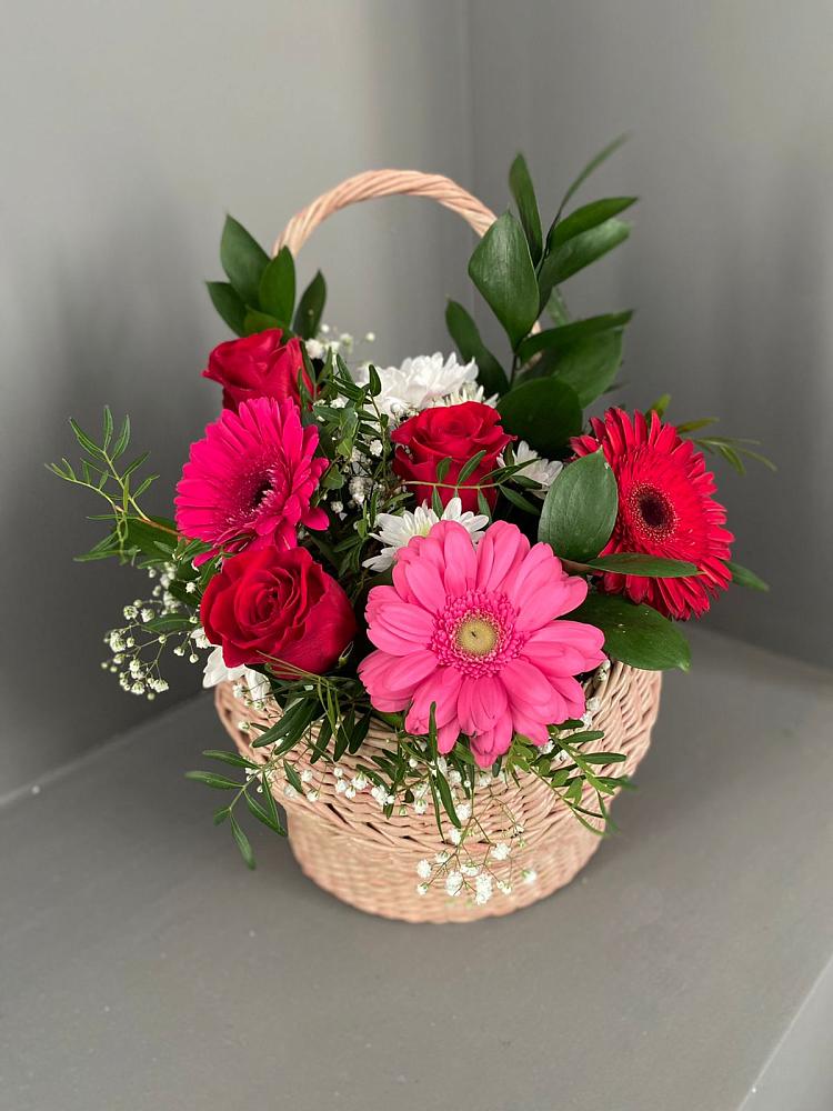 Цветочная композиция из Розы, Хризантемы и Герберы в корзине в Угловском