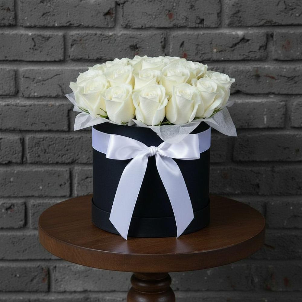 Цветочная композиция из Розы в шляпной коробке в Угловском