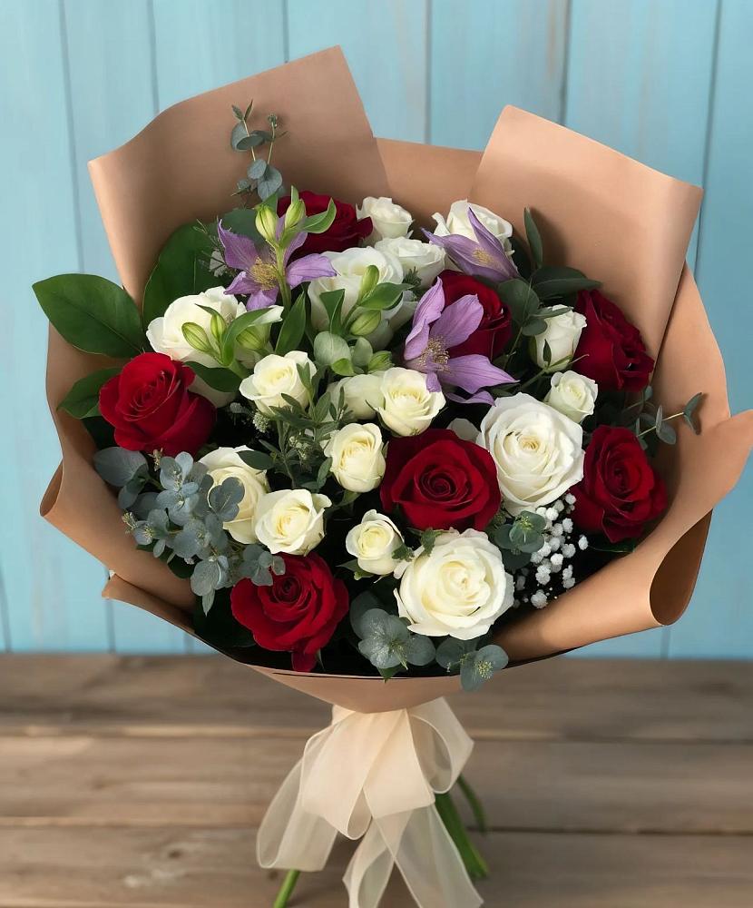 Букет цветов из: Розы и Альстромерии в Угловском