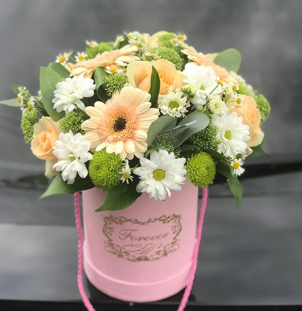 Цветочная композиция из Розы, Герберы и Хризантемы в шляпной коробке в Угловском