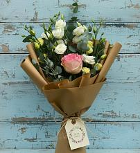 Букет цветов из:  Розы и Лизиантусы в Угловском