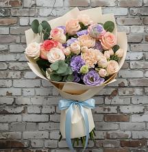 Букет цветов из:  Розы, Лизиантусы и Гвоздики в Угловском
