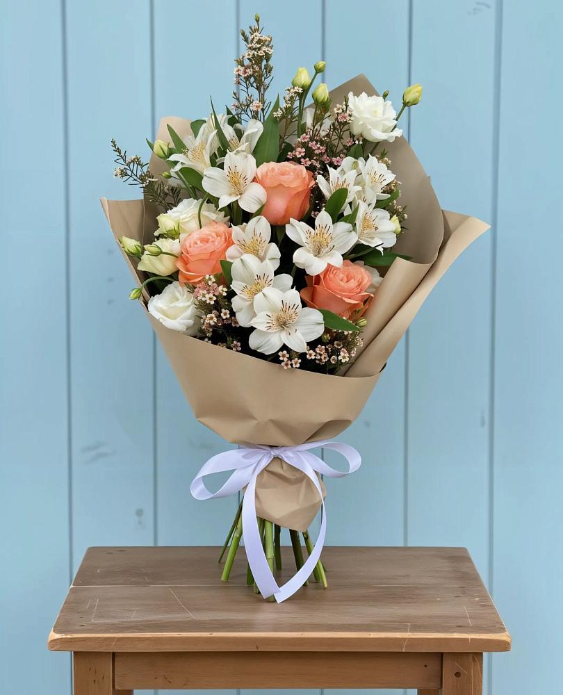 Букет цветов из: Альстромерии, Лизиантусы, Розы и Хризантемы в Угловском