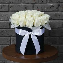 Цветочная композиция из Розы в шляпной коробке в Угловском