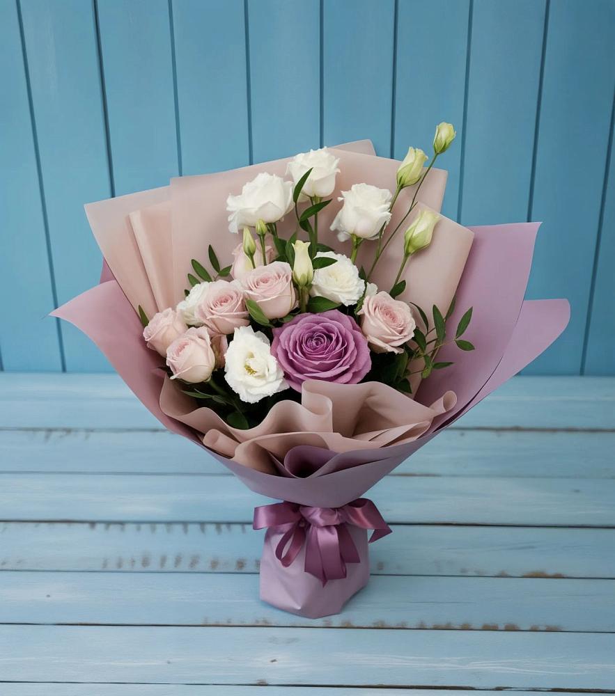 Букет цветов из: Розы и Лизиантусы в Угловском