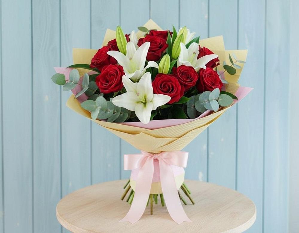 Букет цветов из: Лилии и Розы в Угловском